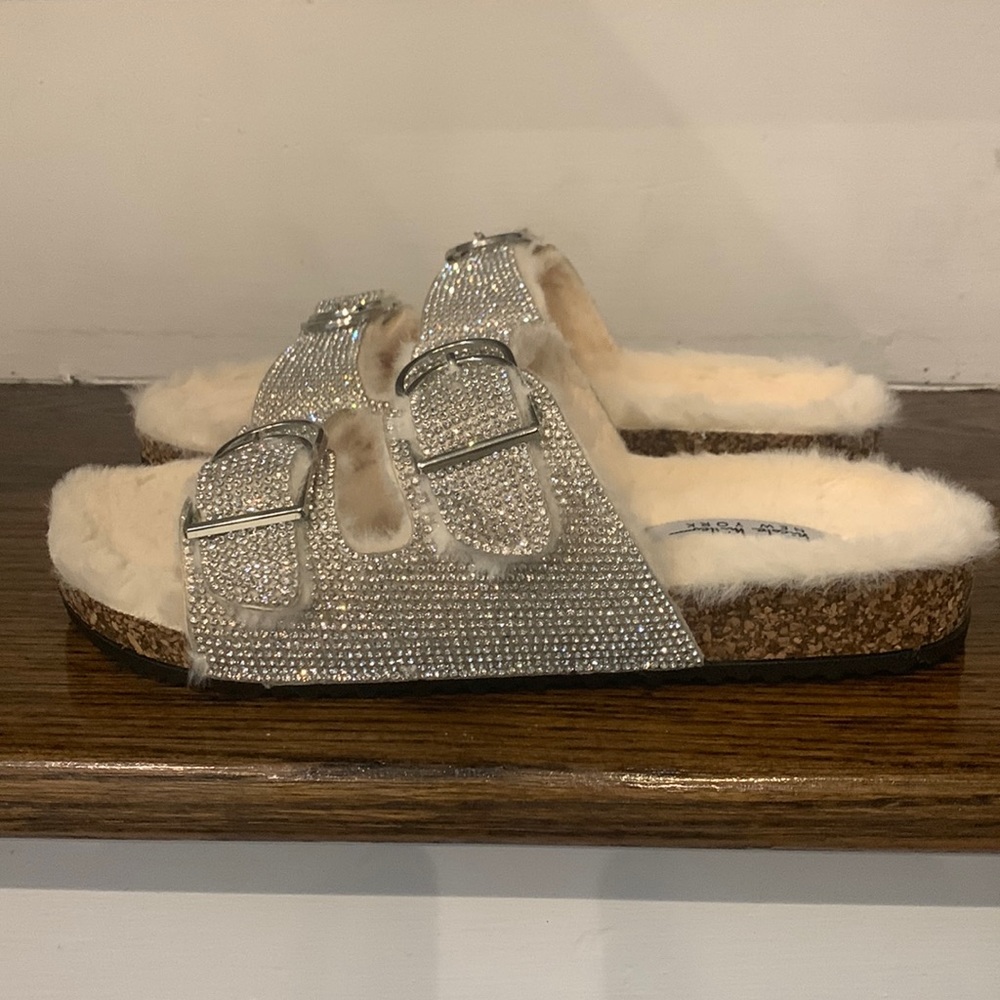 Women’s embellished Nicole Miller slides. Brand new! Size 8